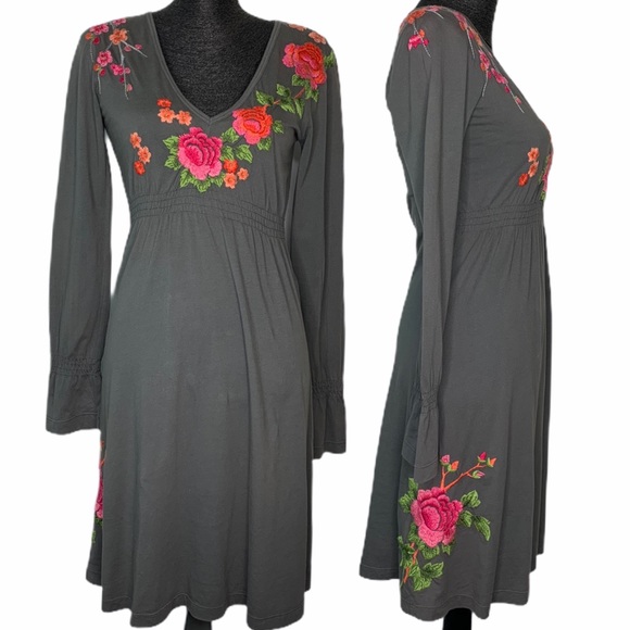 Johnny Was Dresses & Skirts - Johnny Was long sleeve embroidered gray knit dress